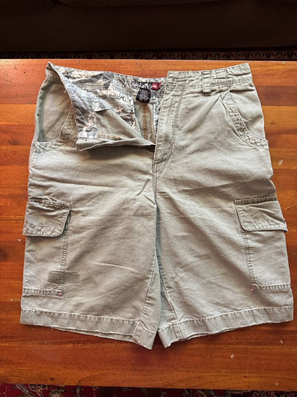Quiksilver Men's Cargo Shorts Size 33 Khaki Graphic Patch